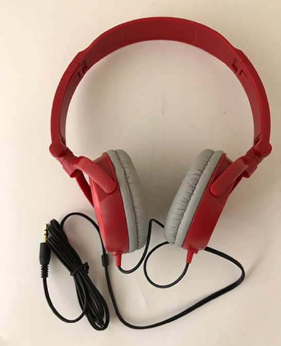 New HD Sound Wired Headphones 实物图